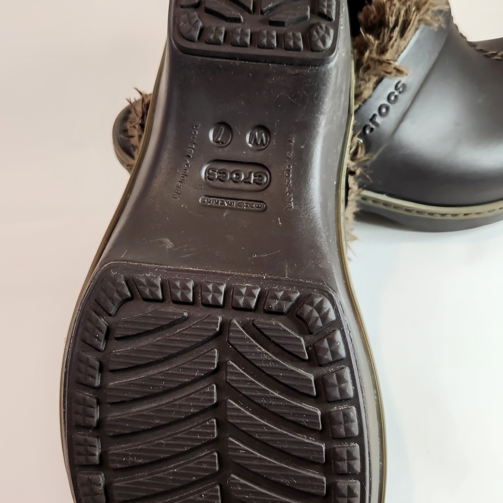 Crocs Plush Lined Clogs - Expresso/Walnut - Size 7 - Picture 2 of 10